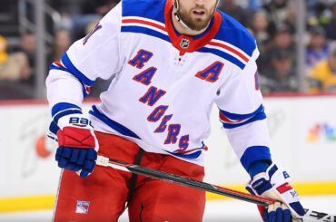 C'est la saison des échanges.
Rick Nash se dirige vers Boston! #NHLTradeDeadline ...