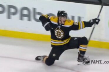 Ils ne quittaient pas cette glace jusqu'à ce que @ryan_donato ait enterré son premier.

Quel b ...