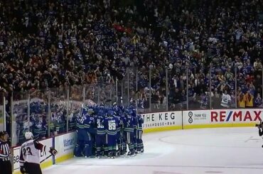 Deuxième du match pour Daniel, a marqué à 2:33 de l'AT et assisté de Henrik, n ° ...