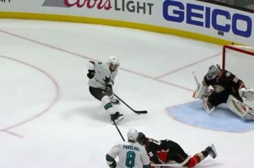 Les séries éliminatoires à leur meilleur - en super slow motion. #SlowMoMonday #StanleyCup ...