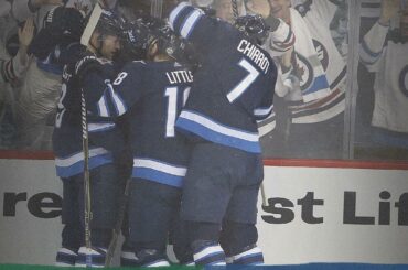 On ne pouvait nier les @nhljets et le #WPGWhiteout.

Ils attrapent un énorme 2-0 ...