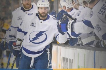 Des allers et retours toute la nuit, mais les @tblightning sortent de #NHLOT avec ...
