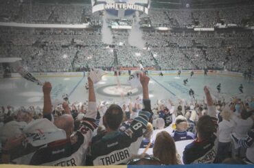 La finale de la Conférence de l’Ouest avait bien l’air dans le #WPGWhiteout comme le @nhljet ...
