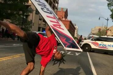 DC ne plaisante pas. Kendric Washington est l'actuel numéro 1 mondial. Lui et son ...