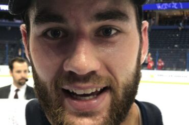 @tom_wilso aux fans de #ALLCAPS bousculant le rouge en ce moment: "Laissons la route" er goin "." # ...