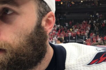 Pour ceux qui rockent le rouge dans les rues de Washington ou dans le salon, laissez ...