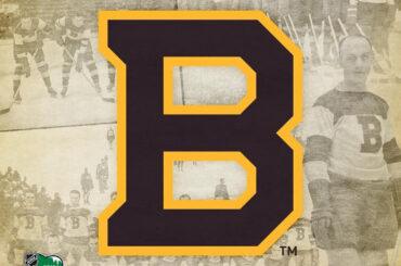 Les @nhlblackhawks et les @nhlbruins jettent des objets dans la plus belle des ...