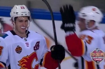 Tout droit sorti de la boîte. Il reste 2,8 secondes à la seconde.
Pure Mony. #NHLChinaGam ...