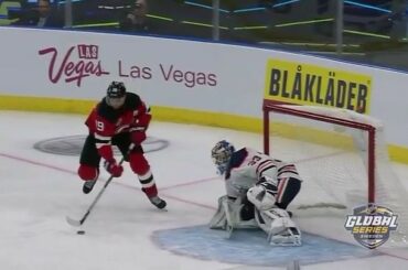 Présentation du nouveau membre de l'équipe des mains. #NHLGlobalSeries ...