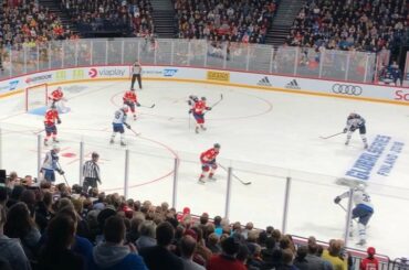 Avec des amis, la famille et les Finlandais aux sièges, @patriklaine avec un faisceau laser. #N ...