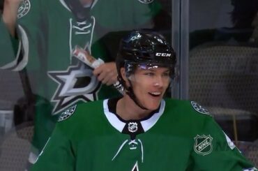 Difficile de croire avec un objectif comme celui-ci qu'il s'agisse du premier @ miroheiskanen. #NHLFirs ...