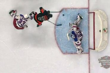 Henrik est en pleine forme aujourd'hui. Un énorme pad droit dans le @Discover #ThanksgivingSho ...