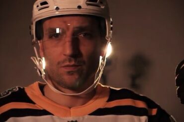 C'est le passé et le présent. C'est un affrontement des éléments et une bataille pour ...