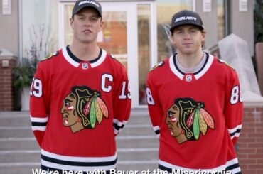 Cuire au four, n'importe qui? @jonathantoews et Patrick Kane ont aidé de formidables nouveaux amis ...