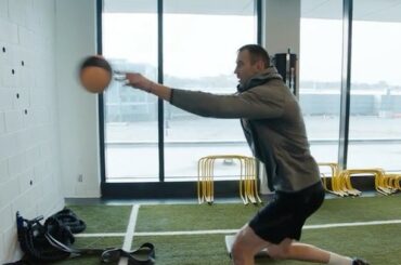 Vous pensez que @ zeechara33 veut revenir dans la gamme @NHLBruins?

Regarder Chara dans ...