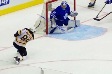 Le hockey semble rapide même au ralenti. #SlowMoMonday ...