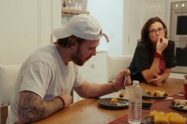 Rien de mieux que lorsque maman visite, n'est-ce pas @davidpastrnak?

Regardez le nouvel épisode ...