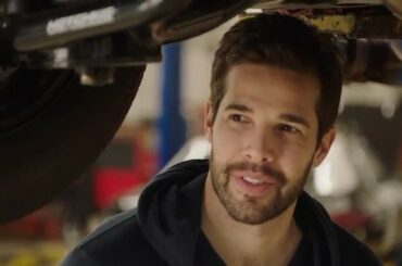 Le saviez-vous? Corey Crawford est un expert sur les vieilles voitures de muscle.

Catch the new sea ...