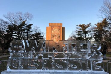 Le selfie #WinterClassic x Touchdown Jesus est un must. Devant le Knute Roc ...