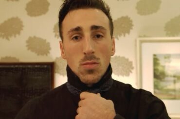 Faces de jeu

Regardez les @NHLBruins et les @NHLBlackhawks lors de la finale de la saison de Roa ...