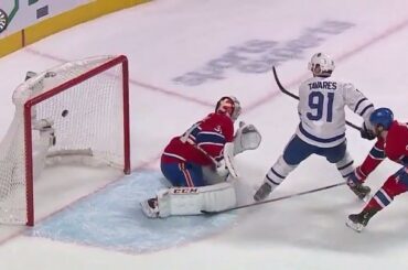 Quatre victoires consécutives grâce à cette belle backhander de John Tavares dans @easports ...