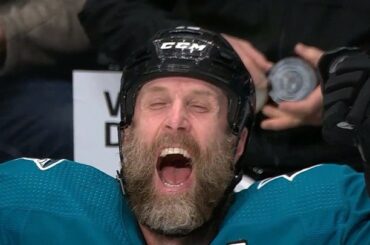 Son premier tour du chapeau en huit ans, puis l'exaltation pure. Facilement la célébration de ...