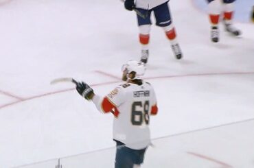 Faites-le tourner. Cachez-le. Une grande fête pour marquer un jalon.

#CellyOn avec @labatt ...