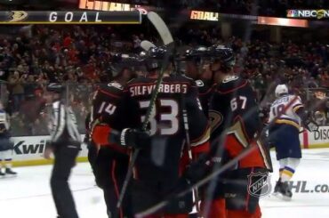 @ Tterry19 ici en tournant les têtes. #WNH ...