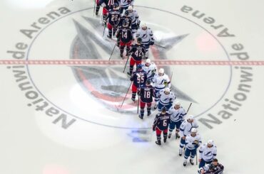 Les poignées de main du hockey ne vieillissent jamais. #Coupe Stanley...