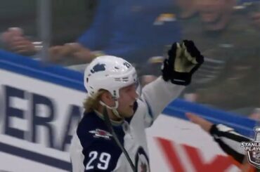 Pour votre information, ne laissez pas @patriklaine seul comme ça. #Coupe Stanley
: @cnbc
: @sportsnet ...
