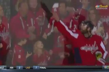 Il y a un an aujourd'hui, Brett Connolly nous a offert cet adorable moment avec un jeune @capi ...