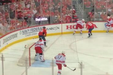 C'est # Game7 et @andreburakovsky le prend très au sérieux. #Coupe Stanley
: @nbc ...