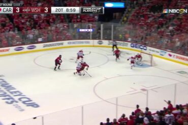 L’équipe se déchaîne, le banc est dégagé, le gardien glisse la tête la première. Pur pandémonium dans le ...