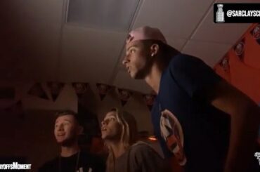 Les fans de @ny_islanders étaient hyper stressés après leur victoire en prolongation hier soir! Envoyez-nous votre clip ...