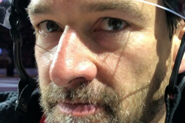 Qu'est-ce que le volume à l'intérieur de PNC Arena rappelle au capitaine de @nhlcanes, Justin Williams ...