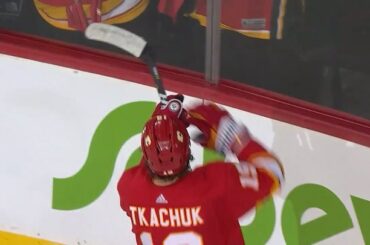 Je dois dépoussiérer ce bâton chaud. Le grand spectacle pour la foule de la ville natale est le Celebr ...