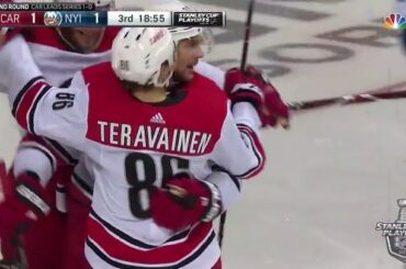 Euh, c'est une façon de commencer une période ... #StanleyCup
: @nhlonnbcsports
: @des sports...