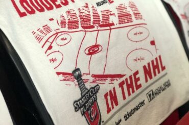 BOLD revendication par les @nhlcanes! Se mettre d'accord? #Coupe Stanley...