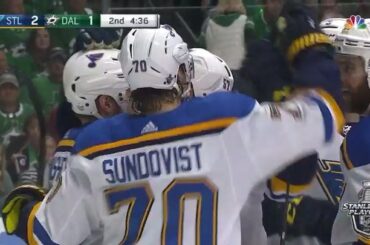 Ce n'est pas facile, mais @ dp_57 a trouvé un moyen. #Coupe Stanley
: @nbc
: @sportsnet ...