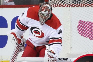 Les @nhlcanes restent au chaud dans le premier match du deuxième tour et @ pmraza34 remporte le ...