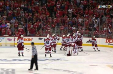 Glisser dans le deuxième tour comme ... #StanleyCup ...
