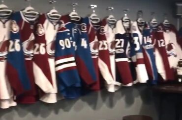 Pas trop de chandails! @coloradoavalanche #StanleyCup #MyPlayoffsMo ...