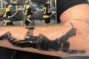 On pourrait dire qu'il est fan de @nhlbruins pour la vie! #StanleyCup #MyPlayoffsMoment (@ ...