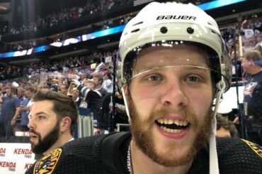 Vous pouvez dire que @davidpastrnak est impatient de rentrer à Boston. #Coupe Stanley...