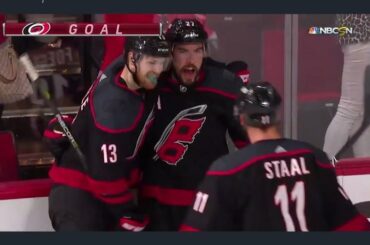 1) Justin Faulk enterre un aliment malade
2) @ jamiebenn14 @hhinee

________________ ...