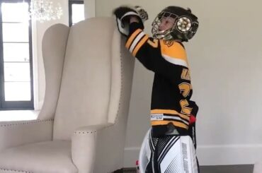 Les gardiens sont une race différente! #StanleyCup #MyPlayoffsMoment (TW / BenHankinson) ...