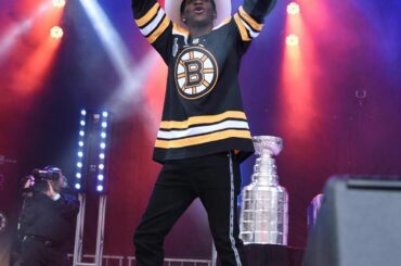 @lilnasx + @chaserice = #StanleyCup ...