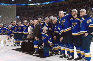 "Un pas de plus bébé!" Découvrez les coulisses de la victoire du 6e match de @stlouisblues ...