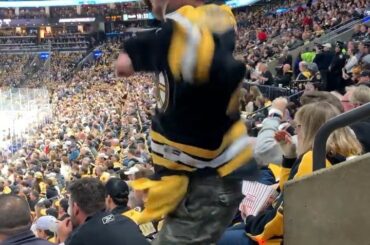 Les fans de @nhlbruins se réveillent ce matin comme ... #StanleyCup ...