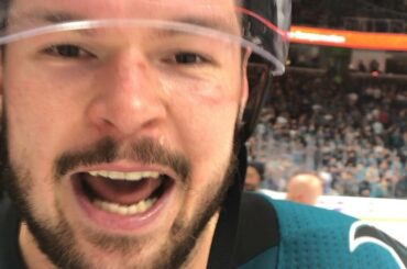 Le sourire de @ hertlik48 informe les super fans à l'intérieur du Shark Tank de tout ce qu'ils ...